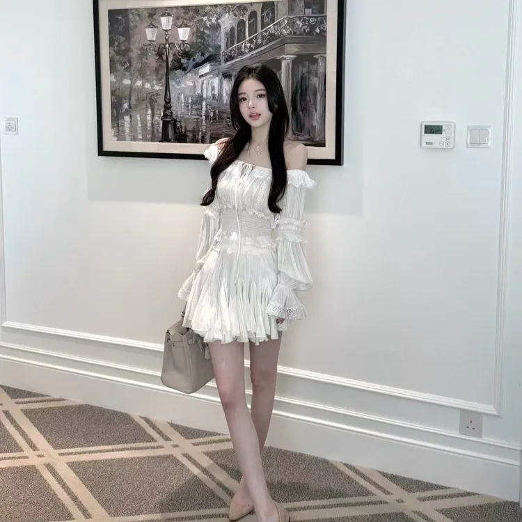 法式气质小众重工一字肩蕾丝上衣配显瘦百搭洋气甜美半身裙两件套