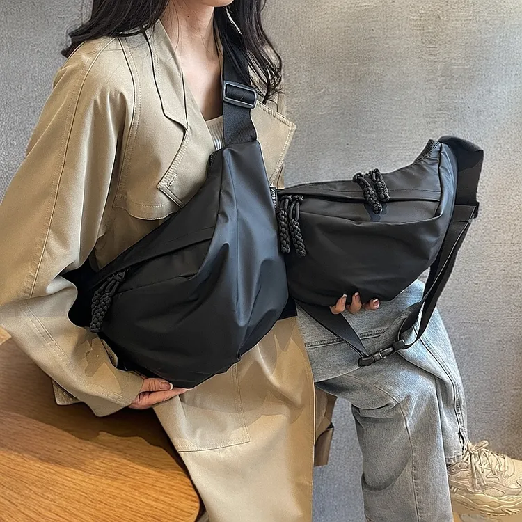 2025新款简约百搭胸包斜挎包休闲通勤轻便时尚健身包女防水科技布