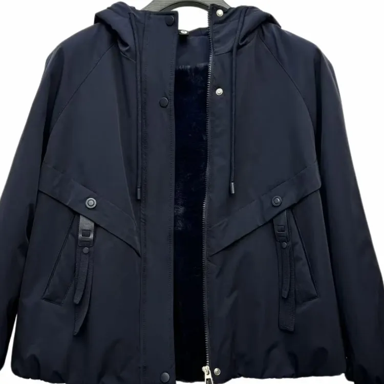 2025冬季韩版外套运动户外常规宽松拉链外套连帽时尚短外套女装