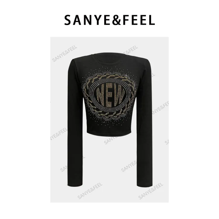 sanye&feel/妍三也【酷帅霸气】辣妹正肩烫钻加绒显瘦上衣54093YX
