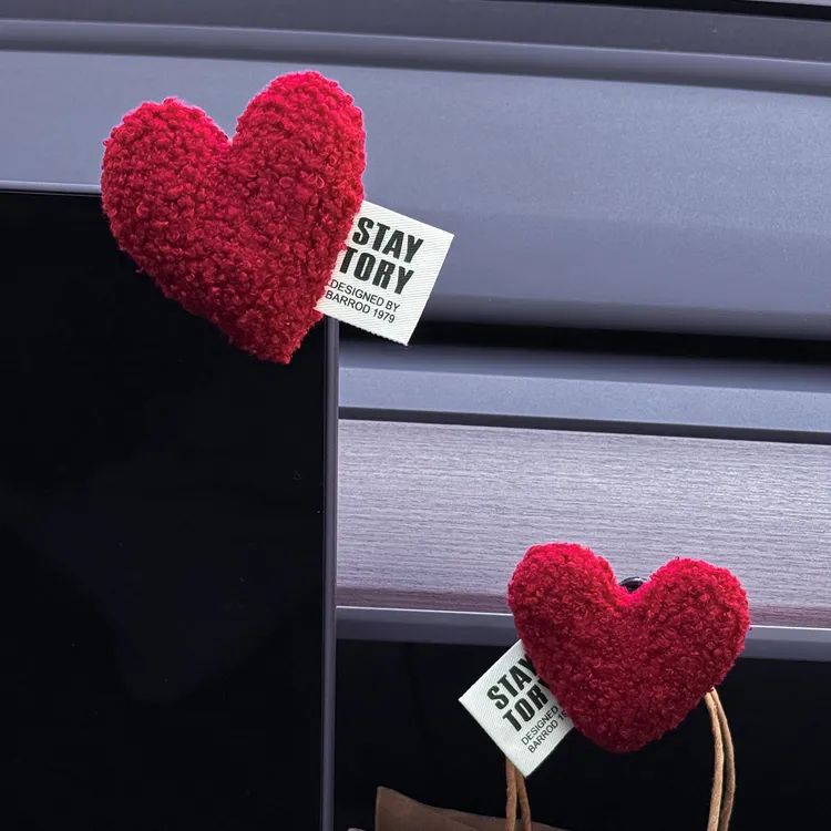 爱心汽车摆件挂钩心形可爱中控台屏幕车载挂勾女生车内装饰小摆件