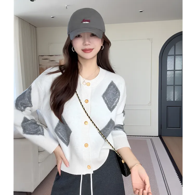 【余欢欢】秋季休闲百搭时尚简约菱格圆领针织开衫-YHW50893