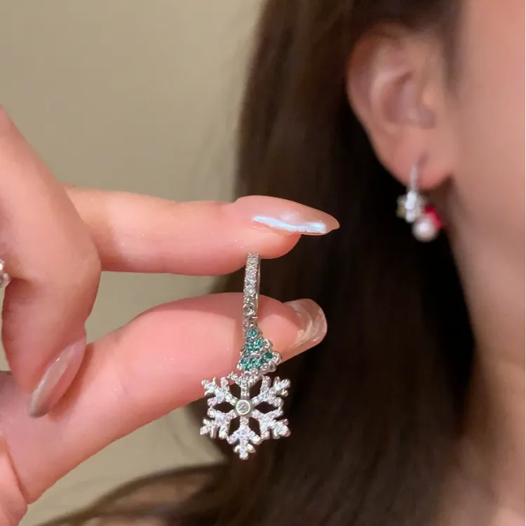 铜合金锆石耳饰 圣诞节AB款雪花圣诞老人珍珠耳环女精致耳扣耳饰
