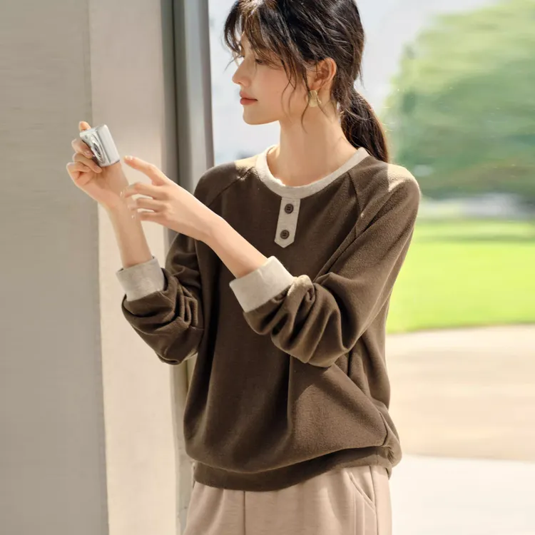 秋季新款撞色拼接磨毛绒感卫衣女简约宽松休闲百搭舒适质感上衣