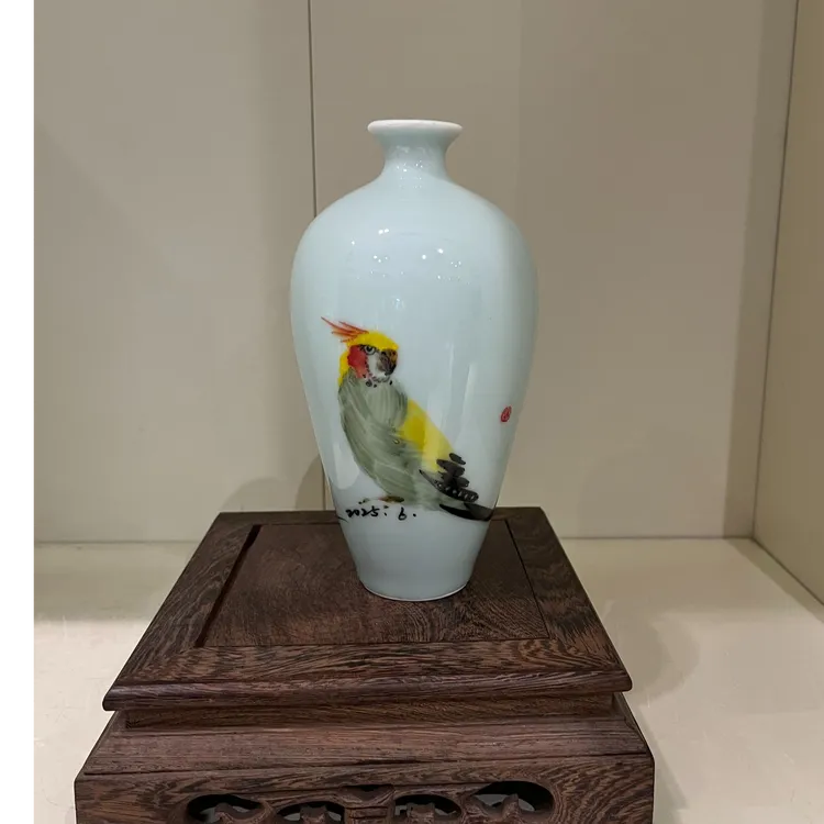 昆仑牌鲁青瓷小梅瓶手绘 吉祥鸟 18.5cm