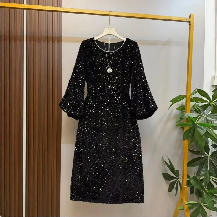 秋冬新款时尚气质黑色优雅显瘦重工亮片设计大码连衣裙