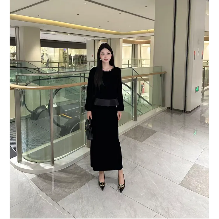 【猫七七】2025秋装新款两件套高级显瘦丝绒连衣裙套装女Q53TZW5031
