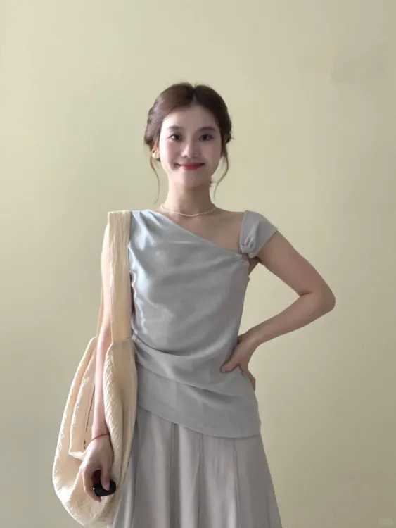 2025夏季新款韩系穿搭一整高级感不规则斜肩上衣高腰半身裙两件套