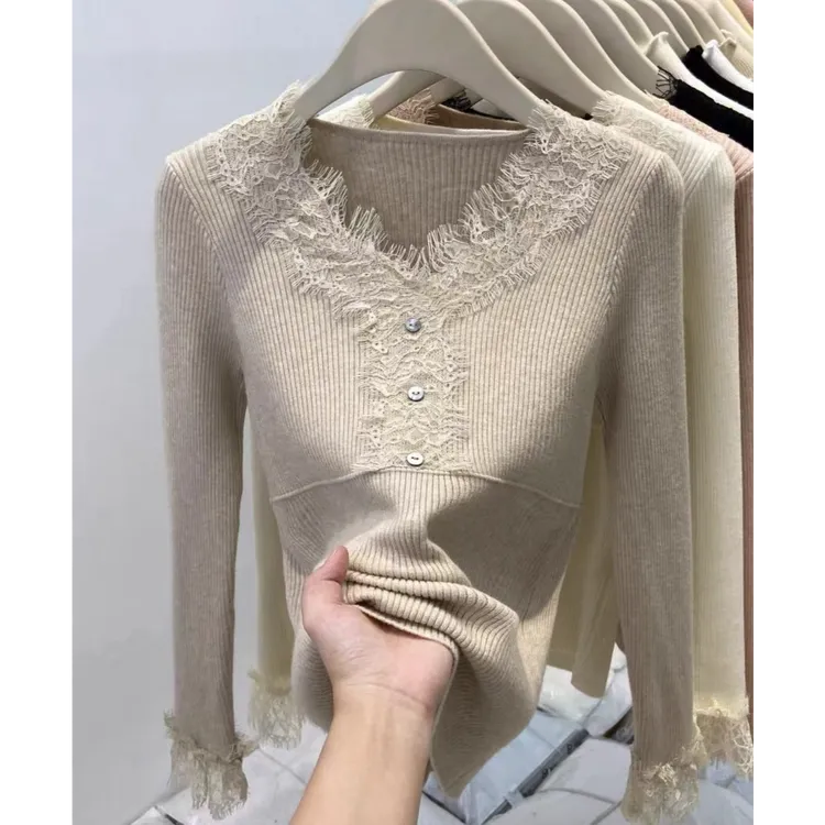 3688大码女装2025春季新款时尚蕾丝拼接V领显瘦内搭打底毛针织衫·