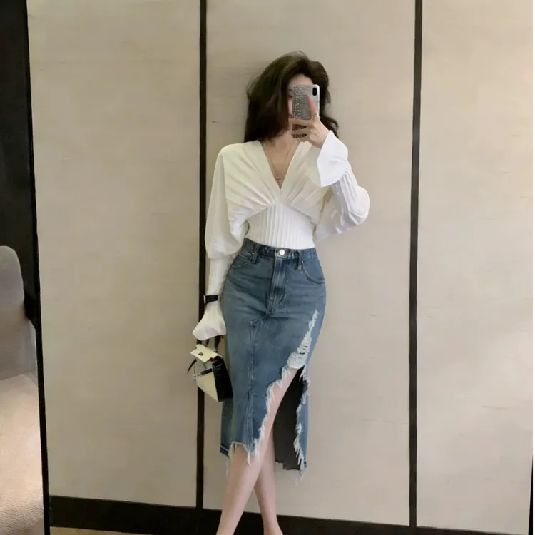小众设计白色衬衫ins风V领喇叭袖百褶束腰显瘦长袖上衣女设计感潮