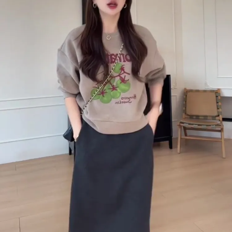 入秋一整套穿搭女装百搭休闲时尚番茄刺绣圆领卫衣裙子套装两件套