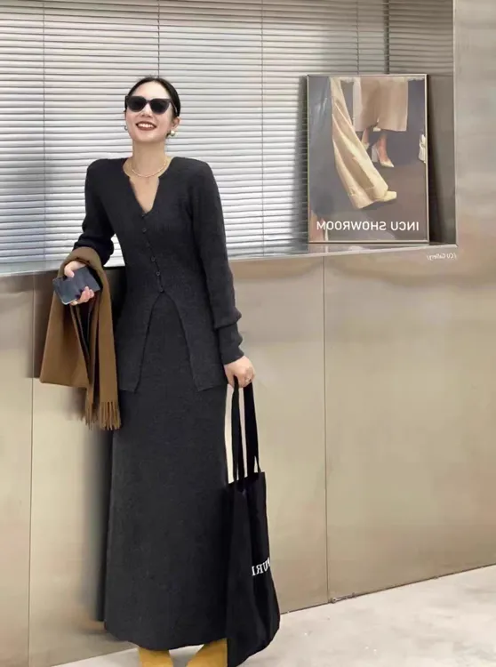 轻奢名媛职业气质套装裙女时尚修身设计感V领开叉上衣半裙两件套