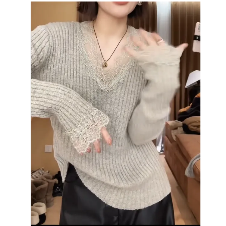 2026新款冬季极简百搭洋气蕾丝拼接V领显瘦竖坑条针织衫上衣