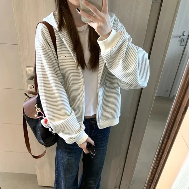 【巫BB专属】韩版腊肠小狗绣花条纹拉链短款加厚外套女秋冬时尚百搭连帽卫衣女