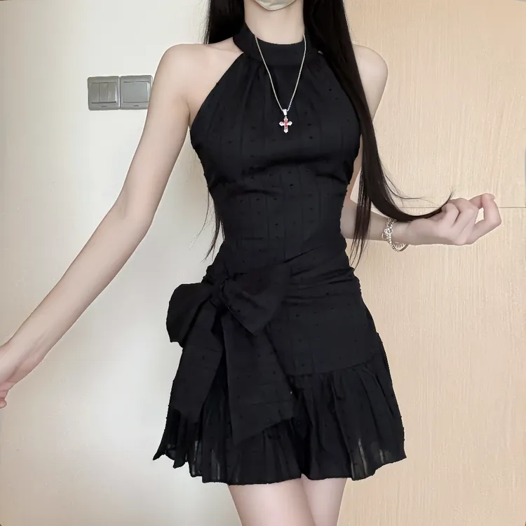 iqcq气球熊美式设计感蝴蝶结挂脖无袖黑色连衣裙夏季新款收腰短裙