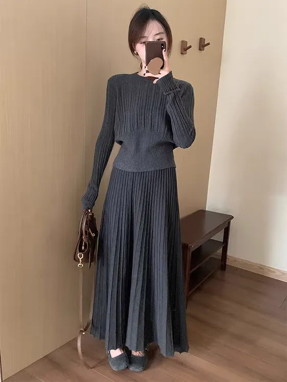 灰色圆领长袖毛衣半身裙套装女秋冬季新款高级感显瘦针织两件套装