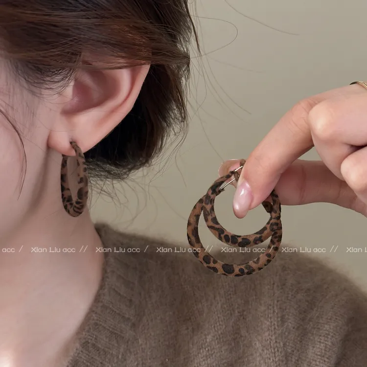 铜合金耳饰 复古港风豹纹丝绒素圈耳环女秋冬高级感气质耳圈耳饰