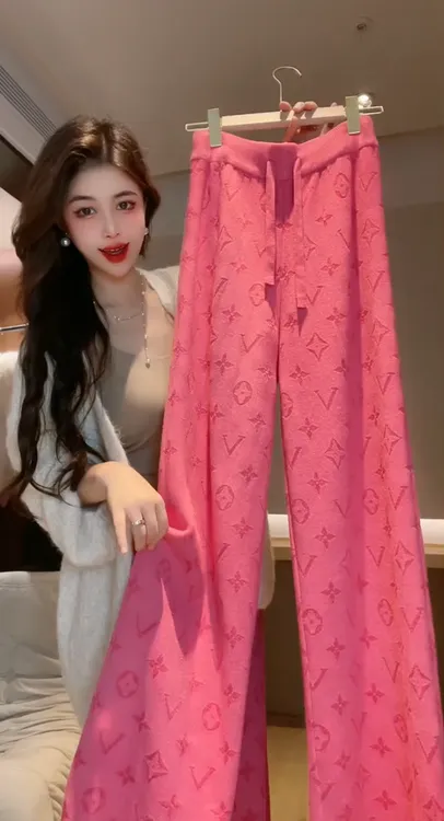 欧货2025秋冬新款气质温柔风时髦慵懒立体提花字母高级感针织长裤