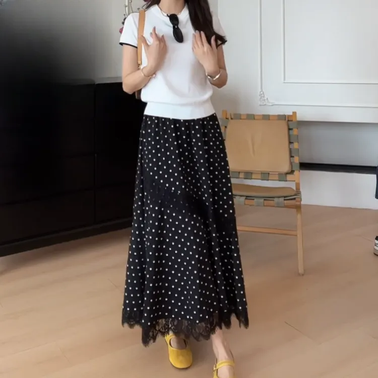 春季休闲百搭色后背镂空针织短袖+百搭半身裙LK2502361