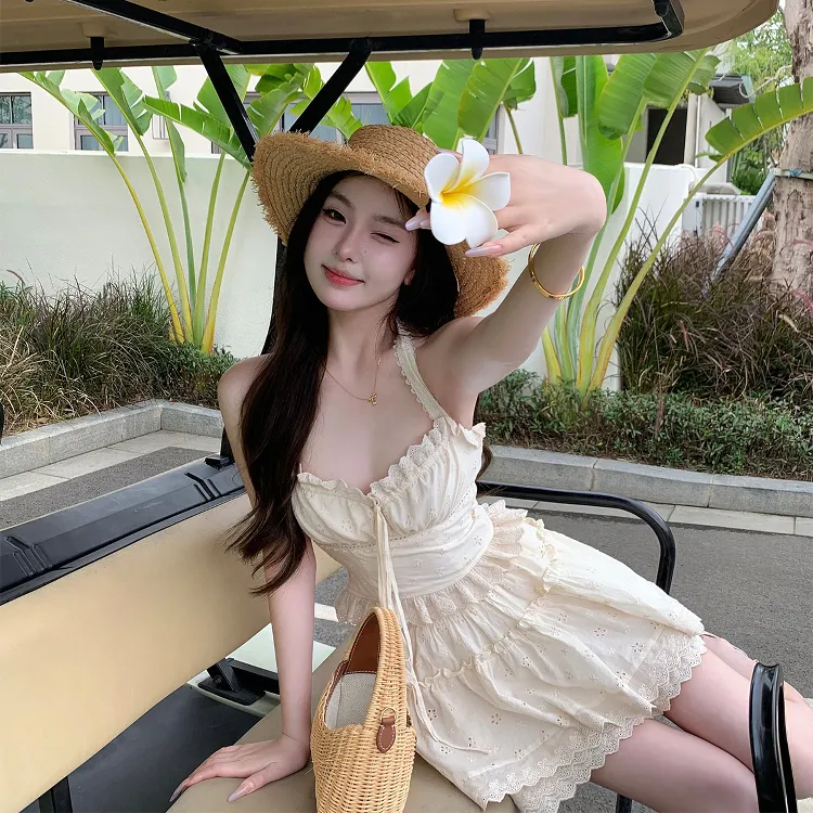 【香草燕麦】纯欲风气质镂空提花挂脖上衣配显瘦高腰抽皱半裙两件套