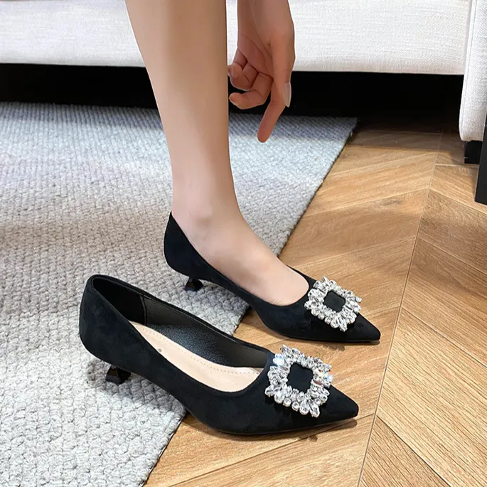 气质水钻黑色职业单鞋不累脚新款百搭配裙子尖头工作高跟轻奢女鞋