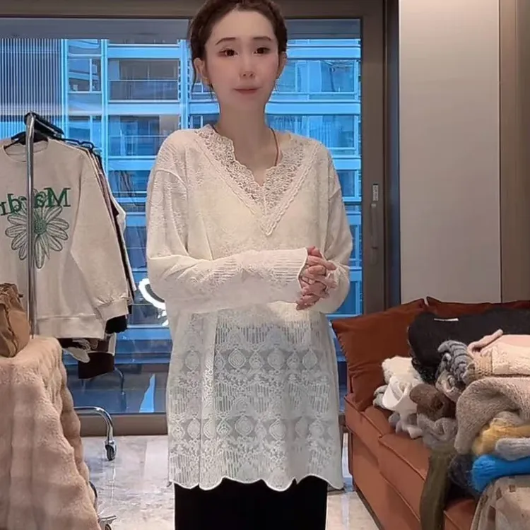 徐靖靖【V领蕾丝】时尚百搭V领洋气温柔风蕾丝拼接打底2509187
