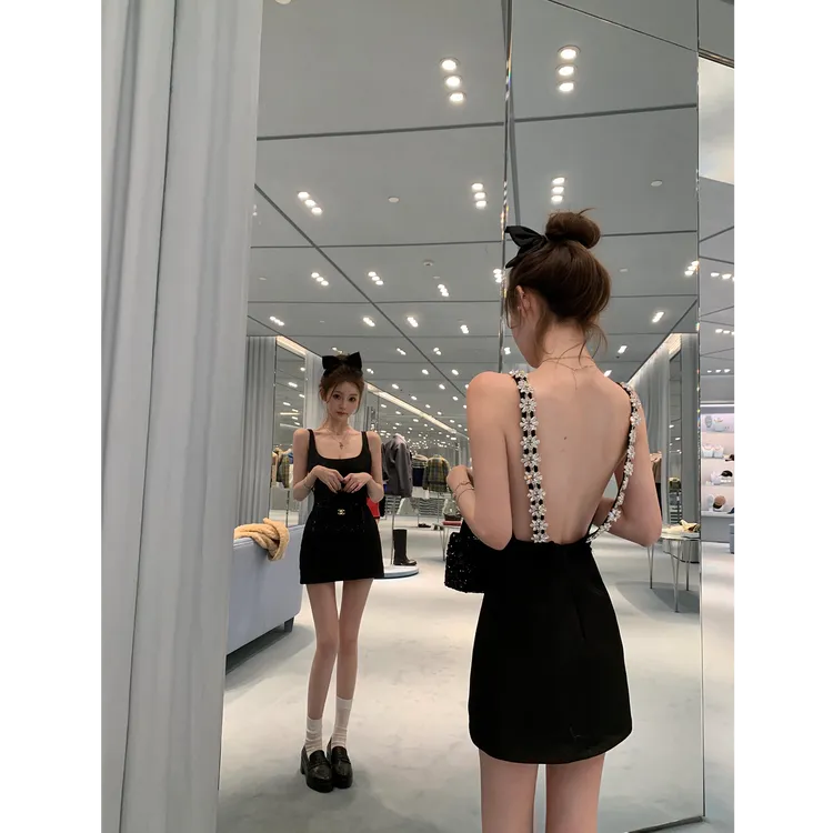 纯欲辣妹性感重工钉钻露背吊带裙女2025新款连衣裙黑色短裙
