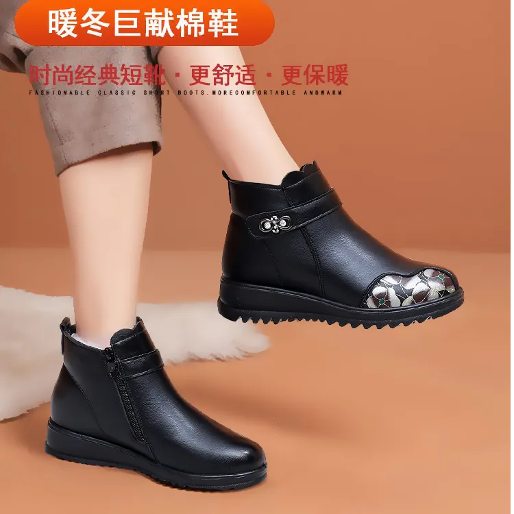 防水加厚妈妈靴子冬季防滑保暖短靴妈妈鞋女中老年软底羊毛轻便