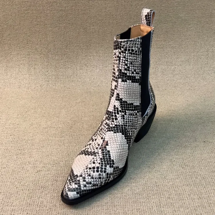 RubyL/5.5cm小众蛇纹时髦拼接百搭舒适尖头粗跟切尔西短靴女款