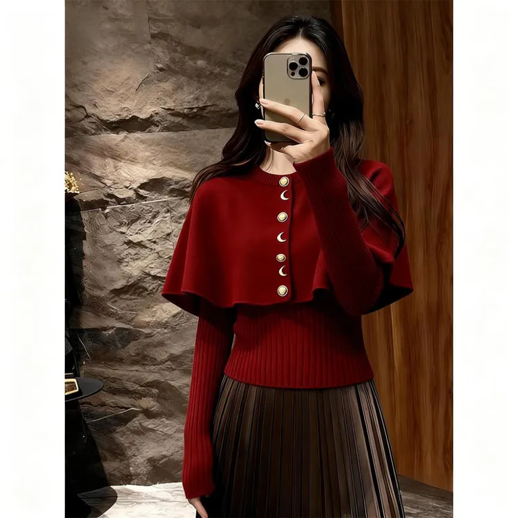 巨好看的两件套冬装2025年新款爆款小香风红色叠穿显瘦斗篷针织衫