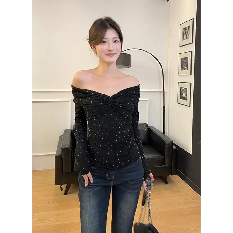 韩系辣妹一字肩扭结烫钻长袖T恤女秋季新款性感露肩修身显瘦上衣