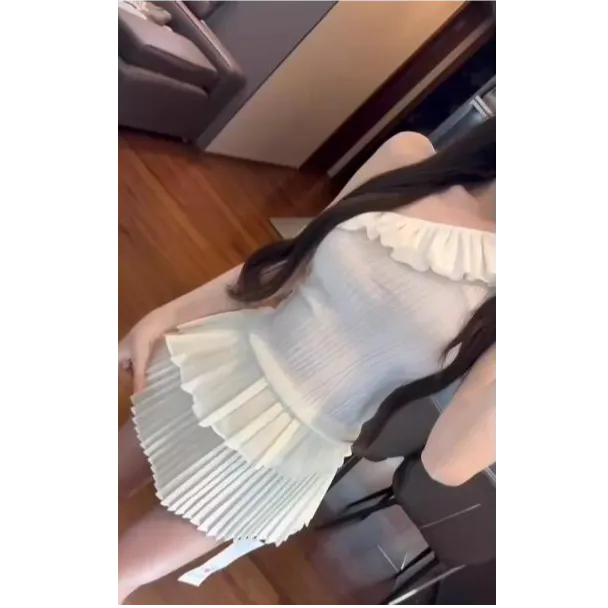 2025夏季新款韩系设计感荷叶边斜肩无袖上衣配高级感半身裙两件套