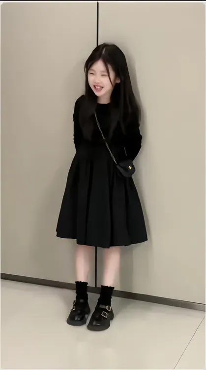 女童长袖小黑裙蓬蓬裙公主裙2025秋季新款小女孩赫本风气质连衣裙