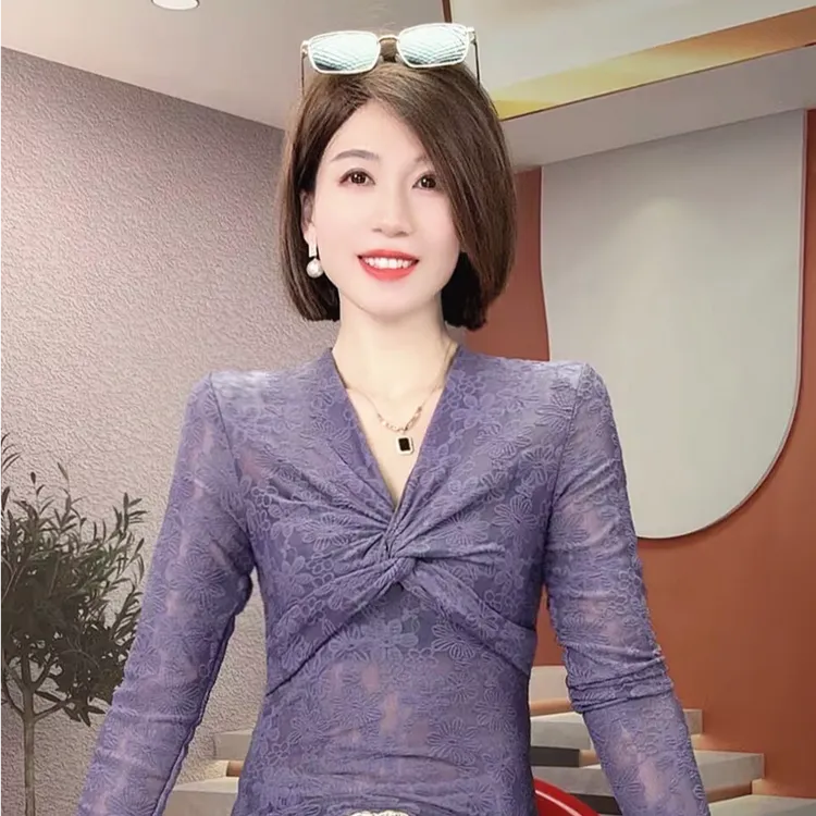 性感V领蕾丝打底衫女2025秋冬修身显瘦皮洋气内搭时髦镂空上衣潮