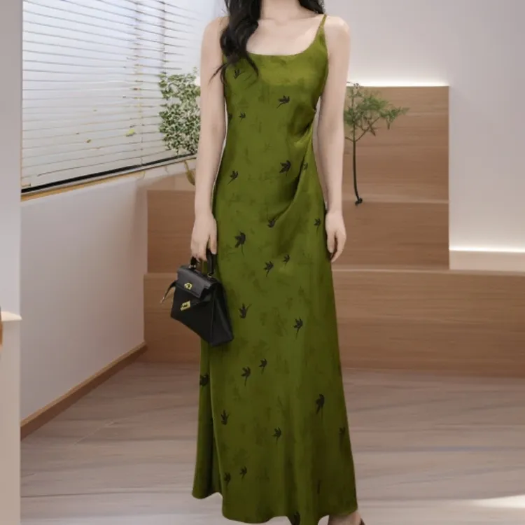 高级轻奢冰感印花吊带连衣裙女新款修身显瘦中长款裙子【送飘带】