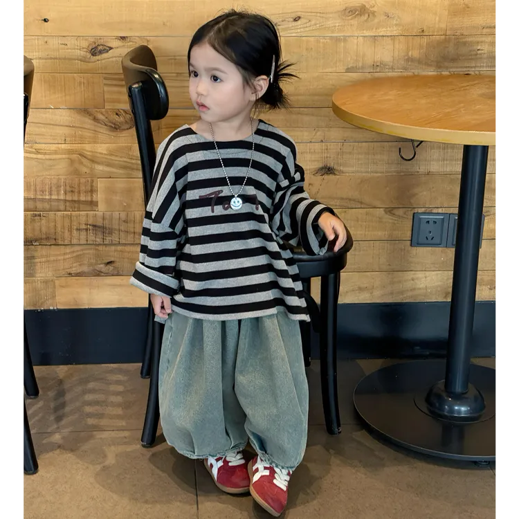 小思家女童2025秋季复古韩版百搭条纹长袖上衣宽松阔腿牛仔裤套装
