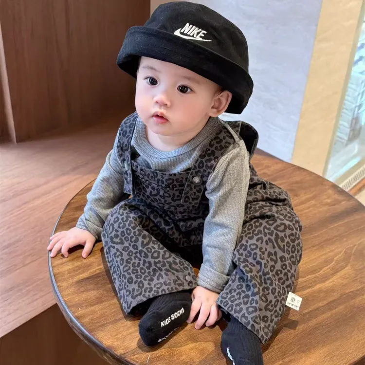 男童豹纹分体套装2025新款春秋季款婴幼儿衣服上衣背带裤两件套