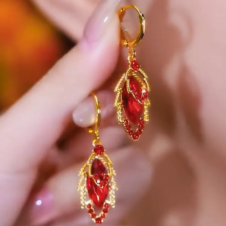 合金耳饰 新款红色树叶耳环女时尚百搭轻奢气质显脸瘦叶子耳饰品