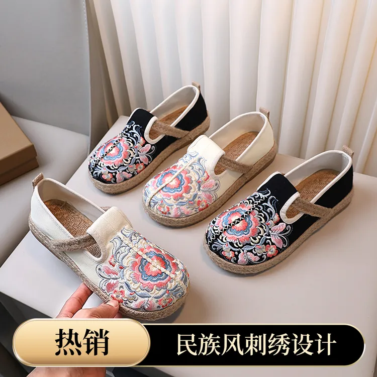 花团锦簇春秋民族透气女绣花鞋平跟复古民族风单鞋中国风绣花布鞋