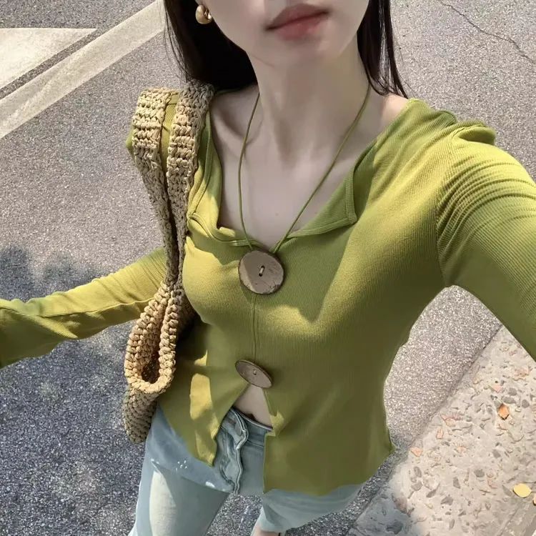 橘色早秋新中式穿搭树脂扣v领开叉针织衫长袖T恤上衣高级感小众女