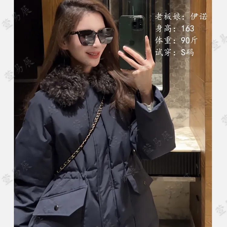 萱易展-“洛蒙街区”90白鹅绒莫斯娜羊皮毛一体毛领鹅绒服-WT110702