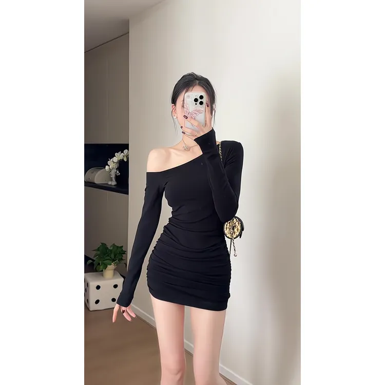 连衣裙女2025早春斜肩修身显瘦气质御姐性感辣妹褶皱长袖包臀短裙