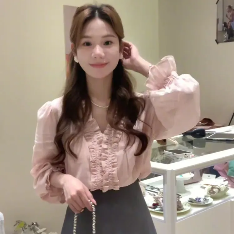 法式高级感甜美木耳边v领长袖衬衫女秋装新款设计感别致绝美上衣