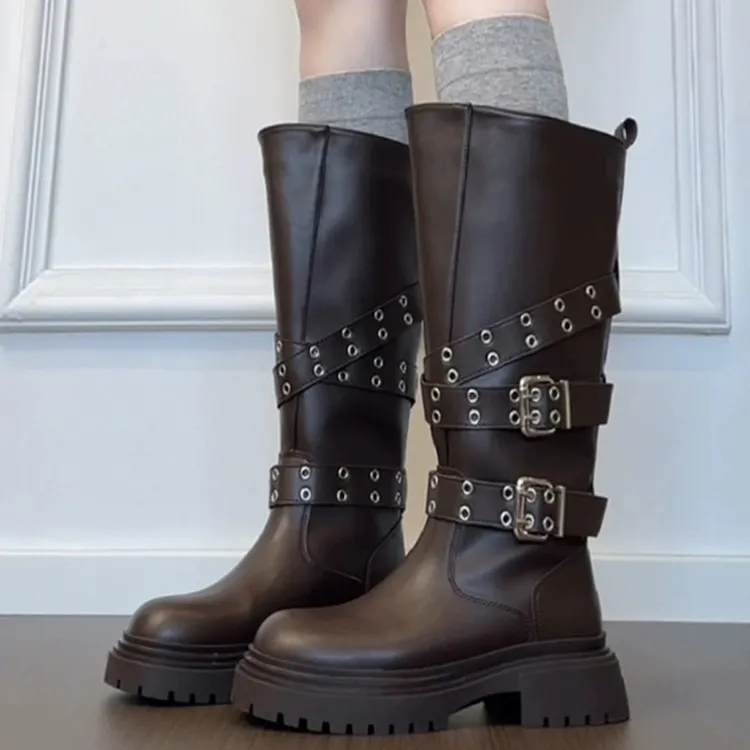 牛皮版~软皮厚底复古皮带扣铆钉骑士靴女2025新款显瘦圆头中筒靴