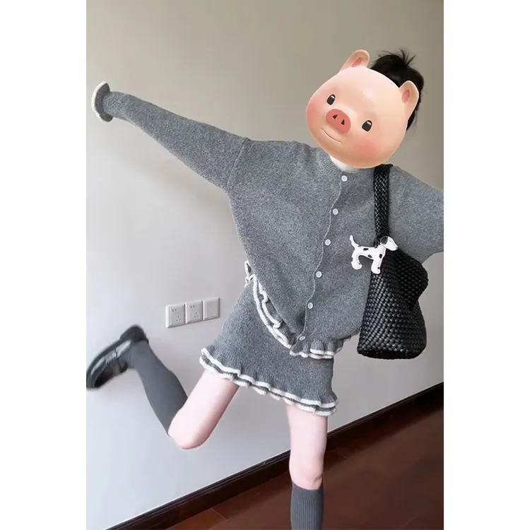 2025秋季新款法式气质长袖宽松花边毛衣开衫设计感高腰显瘦半身裙