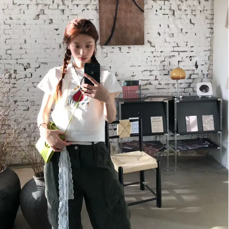 夏季时尚新款小众炸街高级感女装复古设计感T恤上衣休闲百搭裤子