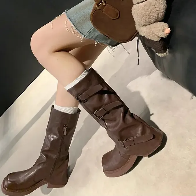 葡萄妈studiolee腿精担当！增高6cm皮带扣方圆褶皱中筒骑士靴