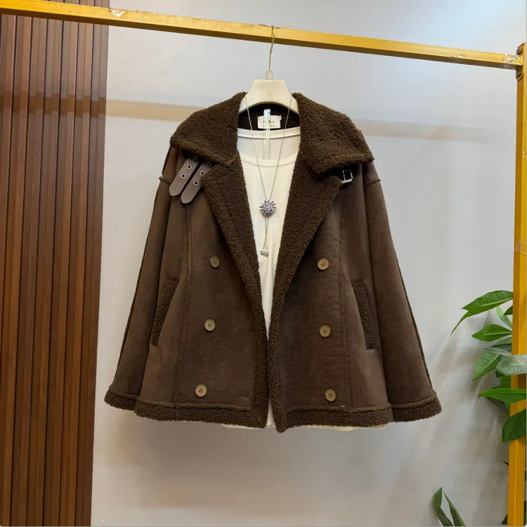 大码冬季欧货新款时尚气质仿羊羔毛拼接设计复古翻领双排扣外套