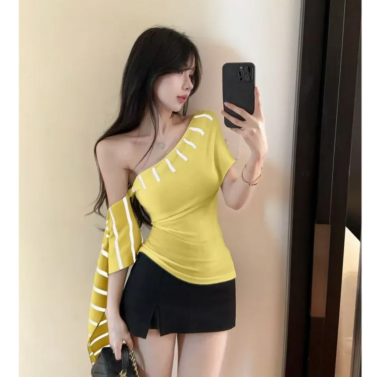 2025夏季新款韩版斜肩飘带条纹重工针织上衣配显瘦高腰半身裙套装