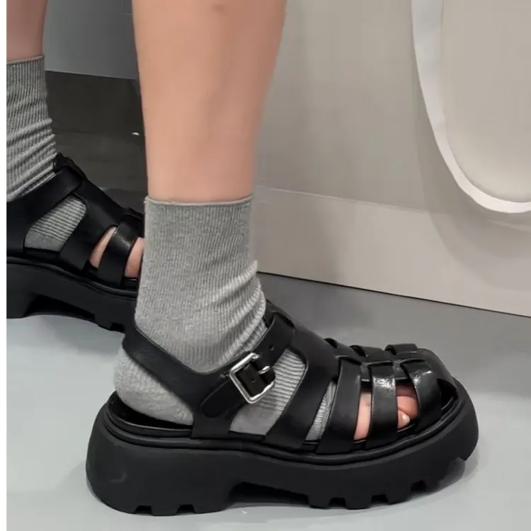 诗歌兰真皮女鞋2025夏款时尚百搭松糕底休闲凉鞋一字扣罗马凉鞋